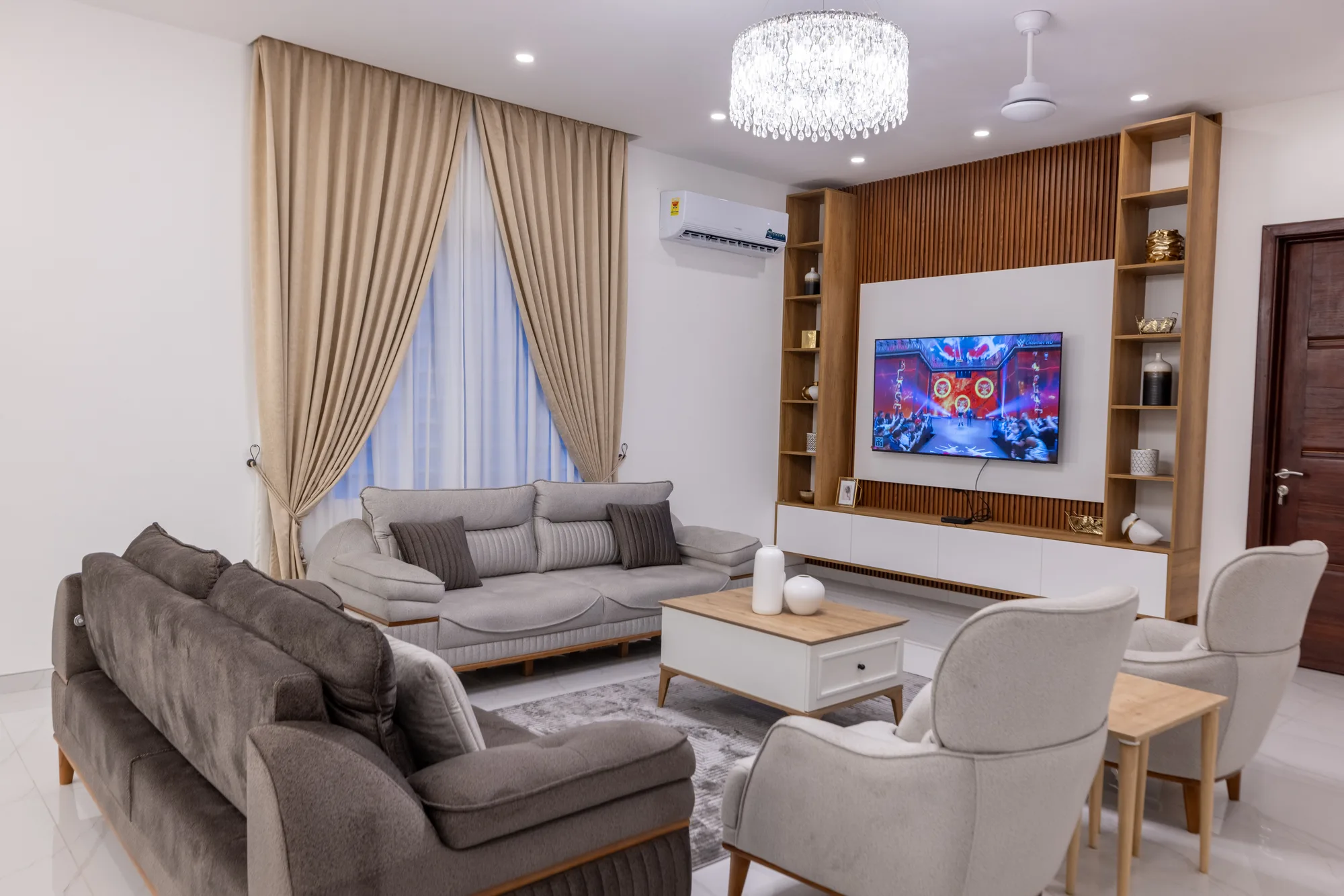 Residence Four living room preview
